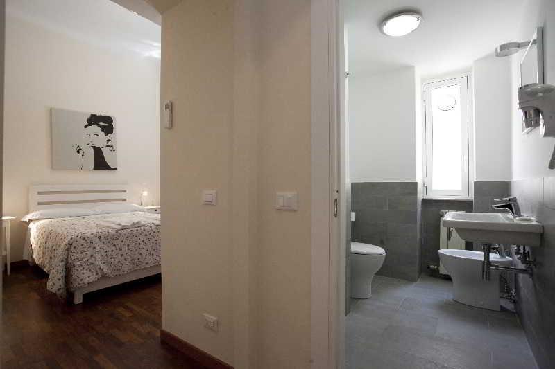 B&B Santi Quattro Al Colosseo Rzym Zewnętrze zdjęcie