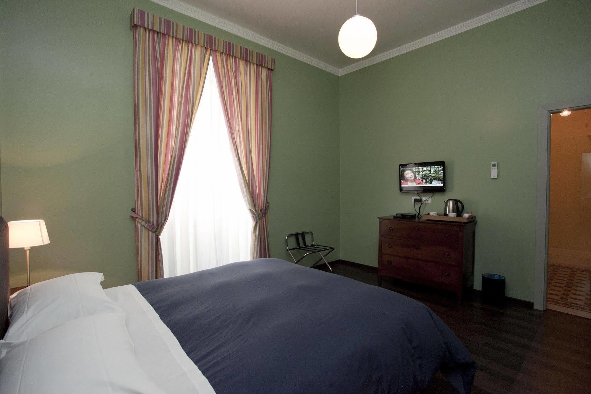 B&B Santi Quattro Al Colosseo Rzym Zewnętrze zdjęcie