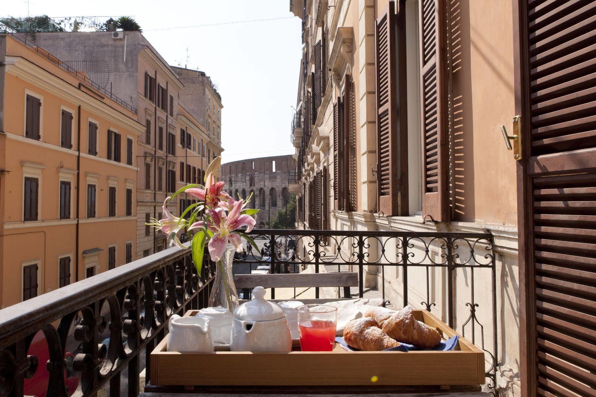 B&B Santi Quattro Al Colosseo Rzym Zewnętrze zdjęcie