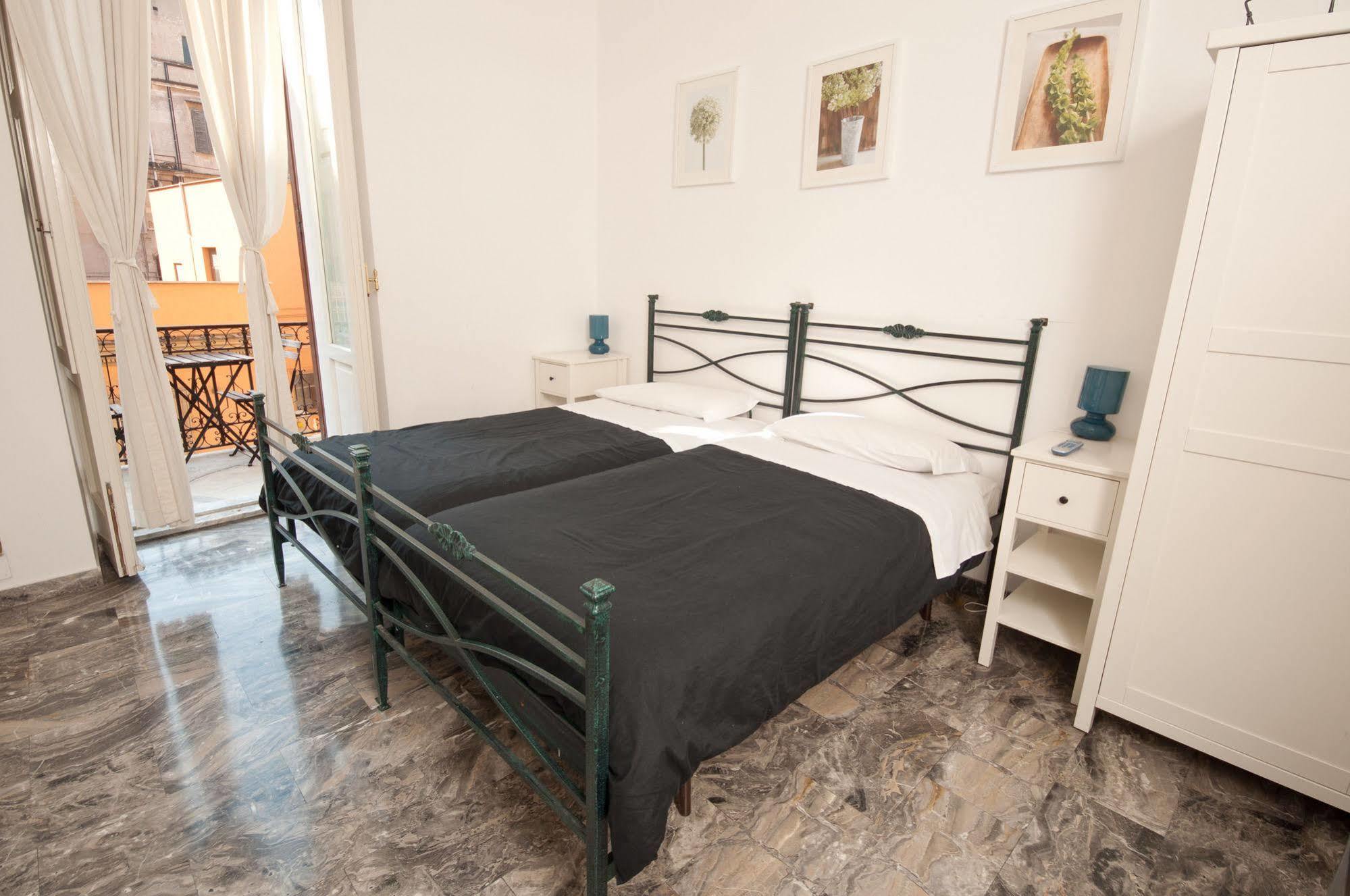 B&B Santi Quattro Al Colosseo Rzym Zewnętrze zdjęcie