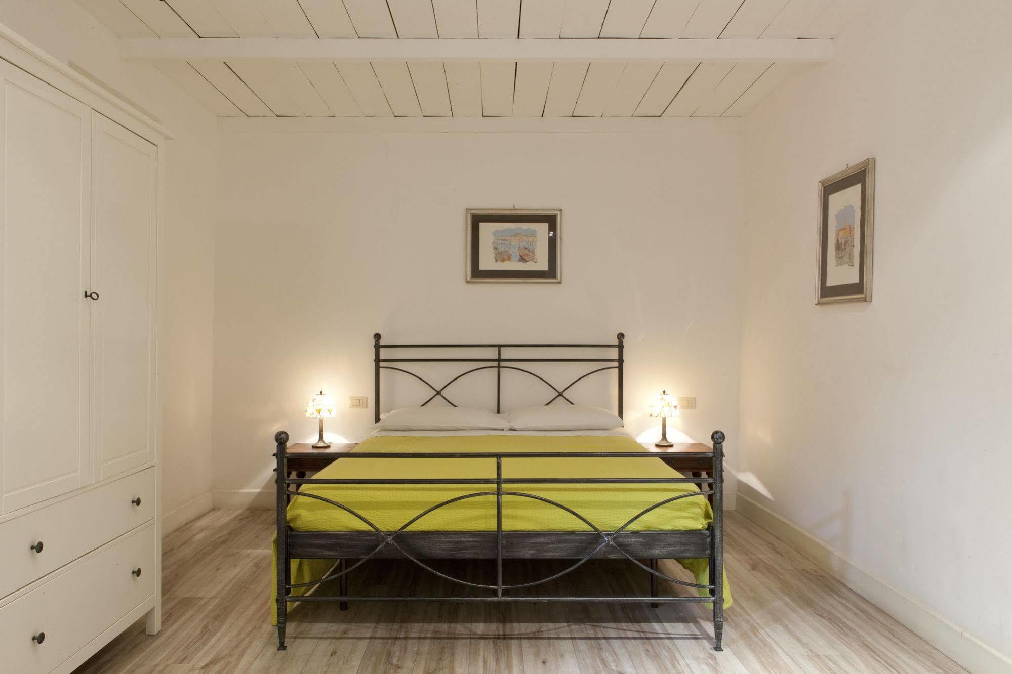 B&B Santi Quattro Al Colosseo Rzym Zewnętrze zdjęcie
