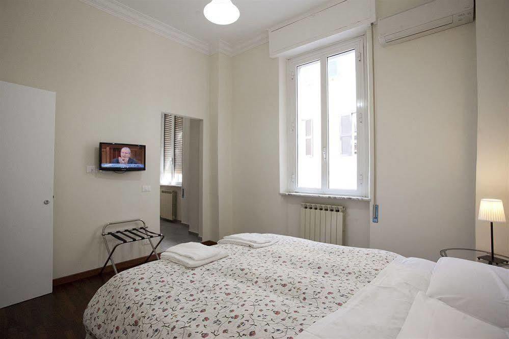 B&B Santi Quattro Al Colosseo Rzym Zewnętrze zdjęcie